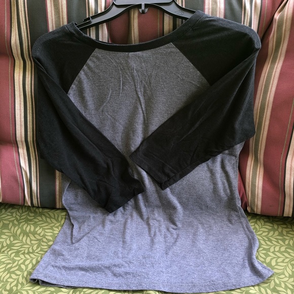 **SOLD**Women’s Half sleeve shirt - Picture 3 of 5